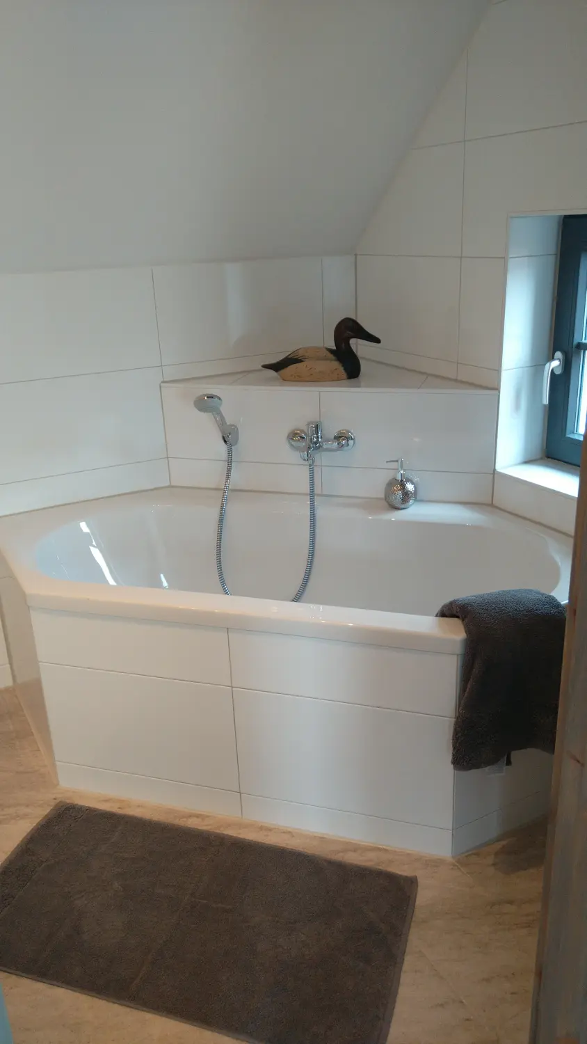 GbR Dorfstraße 33, Wohnung 4, Badezimmer Badewanne